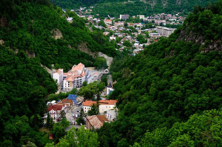 1200px-Borjomi_bu_Shioshvili
